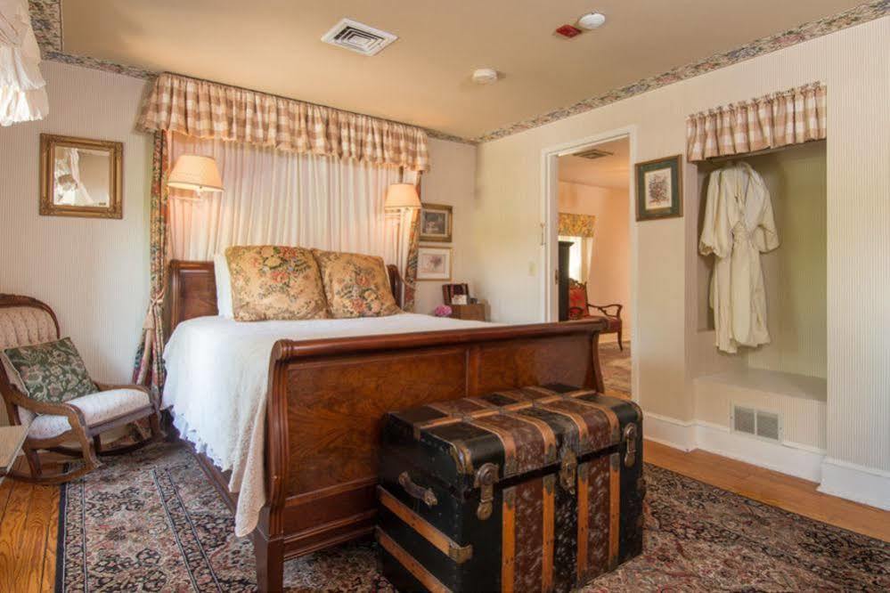 Town & Tide Inn Нюпорт Екстериор снимка