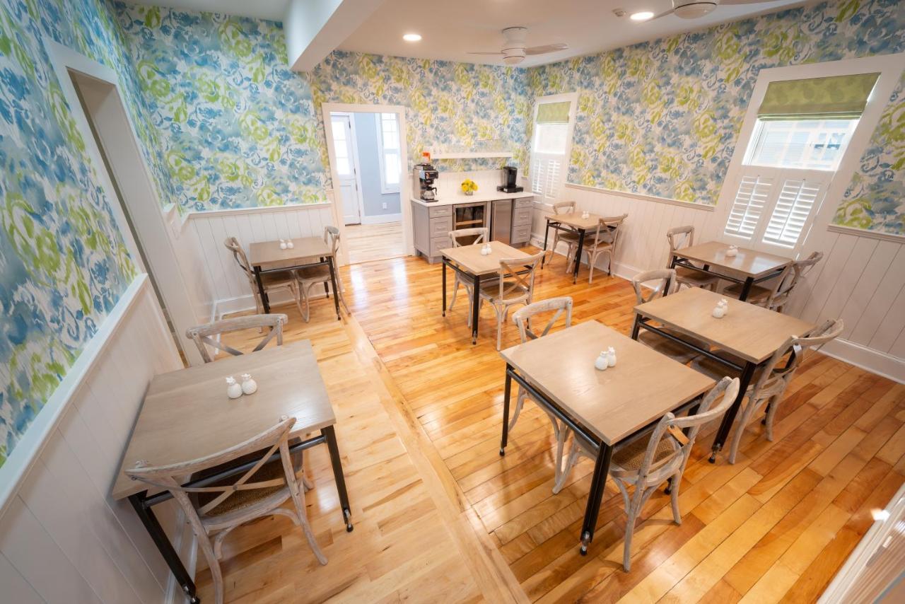 Town & Tide Inn Нюпорт Екстериор снимка
